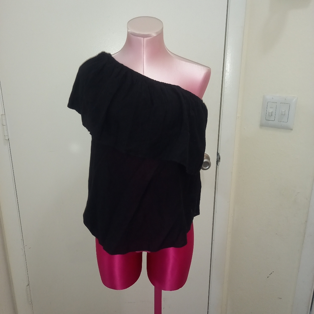 One shoulder top